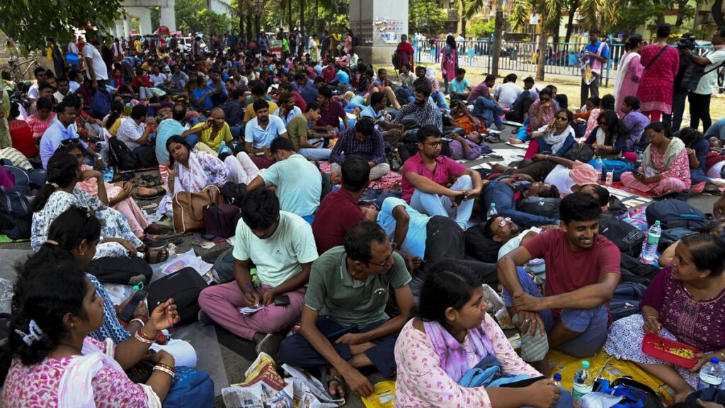 W.B. school recruitment crisis: Mamata offers aid to non-teaching staff, but protesters refuse to budge
